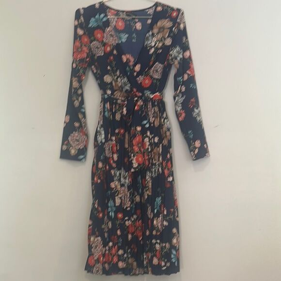 PrettyLittleThing Pink Blue Long Sleeve V-Neck Sheath Dress - Picture 7 of 10